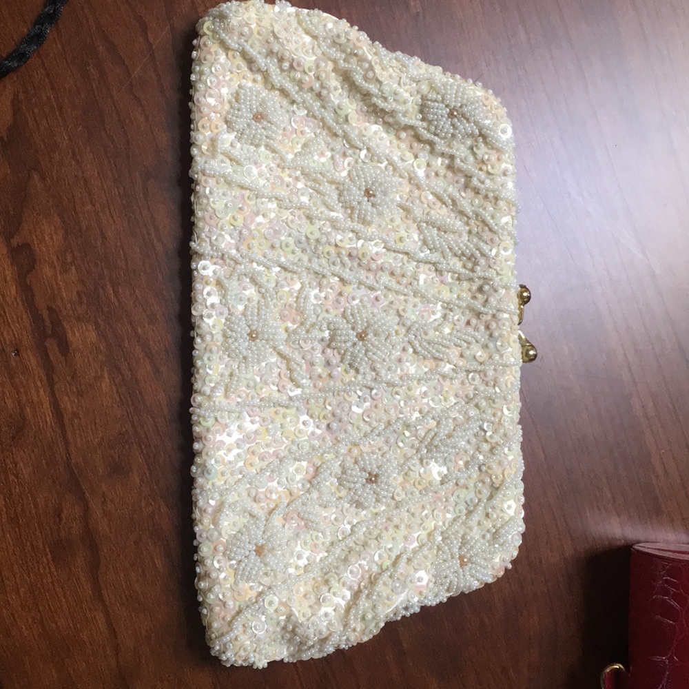 Beaded clutch